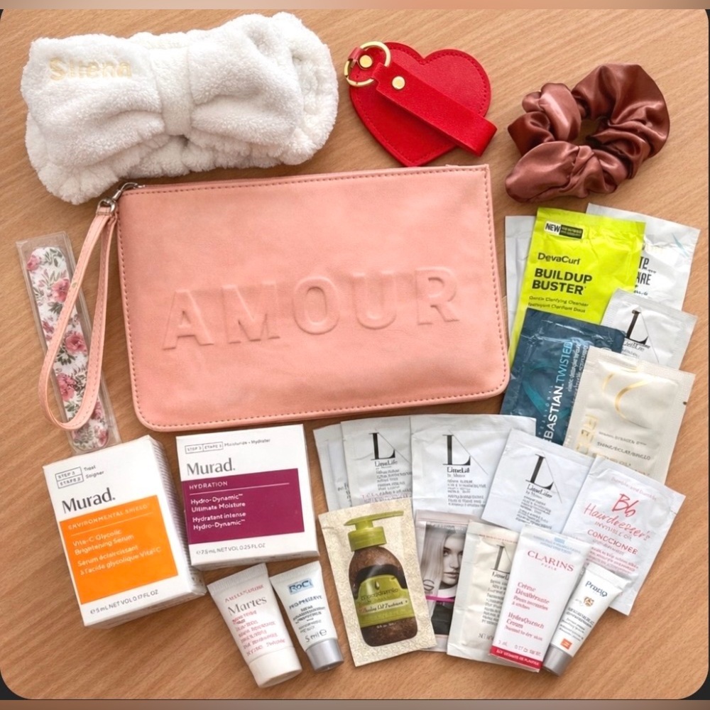 🆕 Amour Pink Cosmetic Bag / Set with samples
